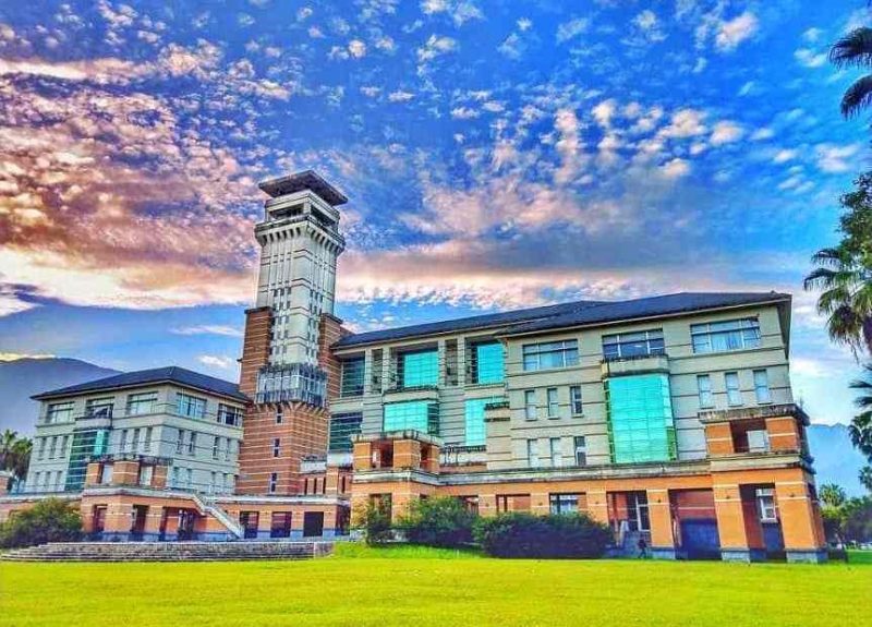 đại Học Quốc Lập đông Hoa 1