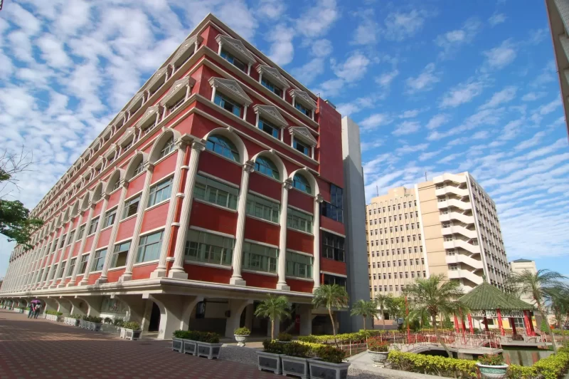 đại Học Côn Sơn 2.jpg
