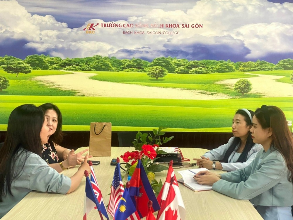 Tiep Don Dai Dien Dai Hoc Ngo Phung 2