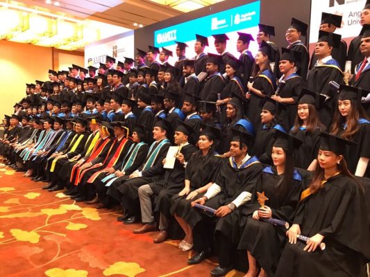 Tot Nghiep Amity Global