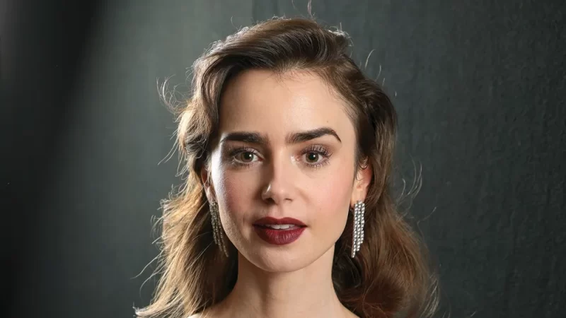 Lily Collins Tro Thanh Cong Dan Canada